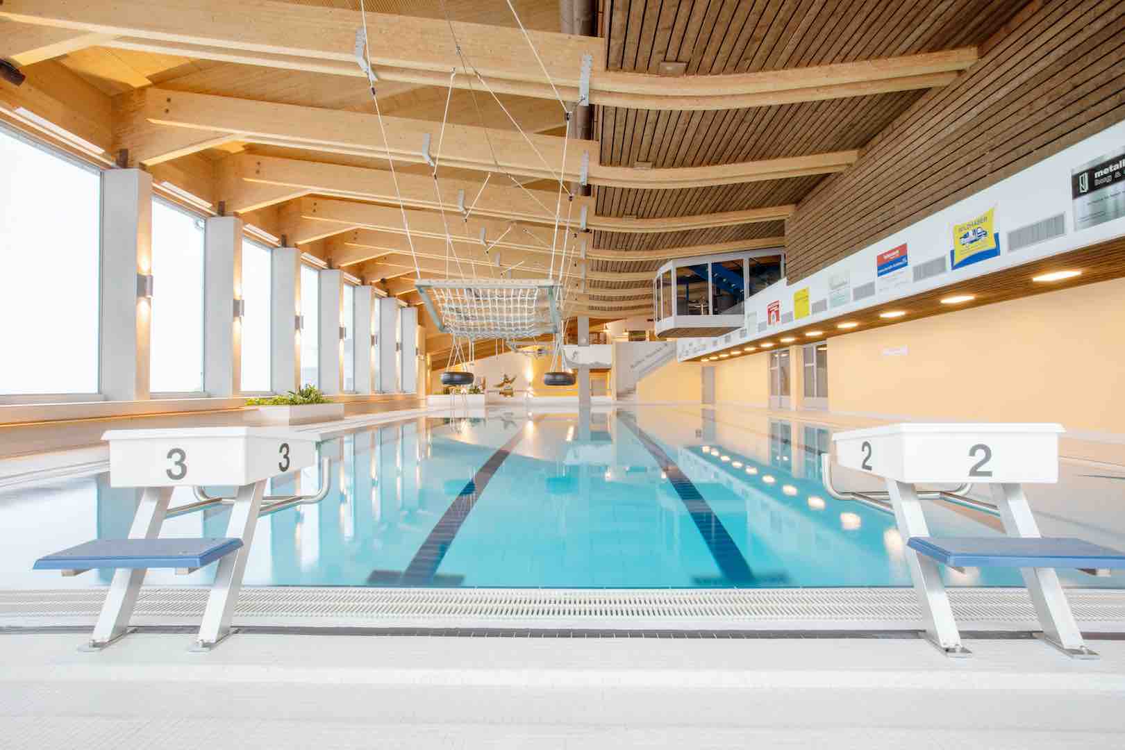 Für unsere Sportschwimmer – 4 x 25m Bahnen inkl. Startblöcke